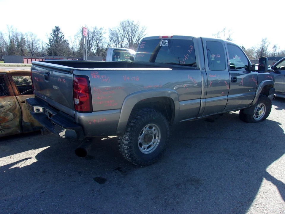 Used Radiator fits: 2006 Chevrolet Silverado 2500 pickup 6.6L diesel Grade C Foto 4 de 4