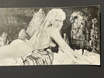 AV001 CPA photo curiosa érotique Jeune femme sexy Lingerie Dentelles AV001 CPA photo curiosa érotique Jeune femme sexy Lingerie Dentelles