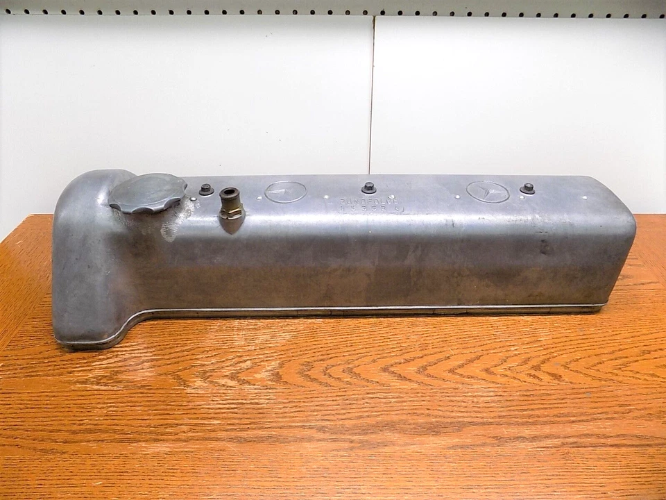 Mercedes Benz 230SL 1964 cubierta de válvula Foto 2 de 4