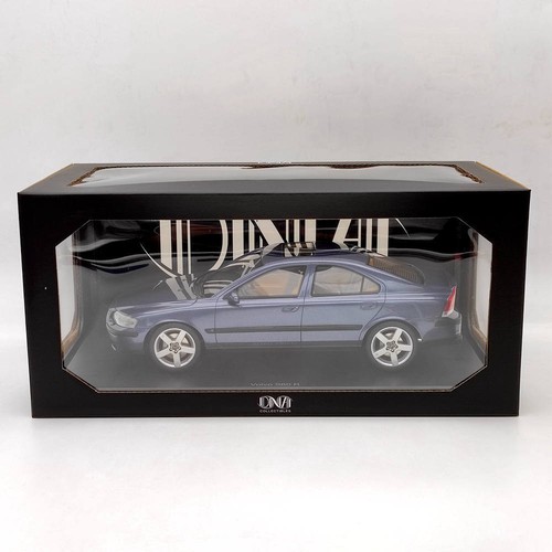 DNA Collectibles 1/18 Volvo S60 R 2003 DNA000134 Resin Model Car Limited Blue - Foto 8 di 8