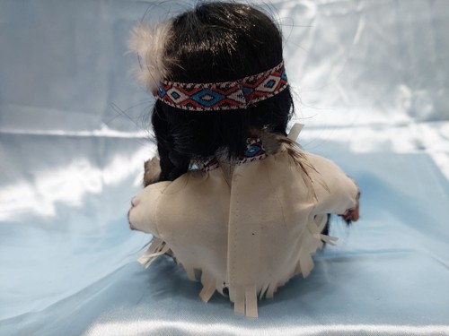 VINTAGE CATHAY COLLECTION PORCELAIN 7" NATIVE AMERICAN DOLL - SITTING POSITION - Picture 12 of 19