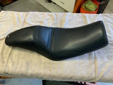 Harley (06 up) Roland Sands Mustang Dyna Cafe Avenger Seat #76696 RSD