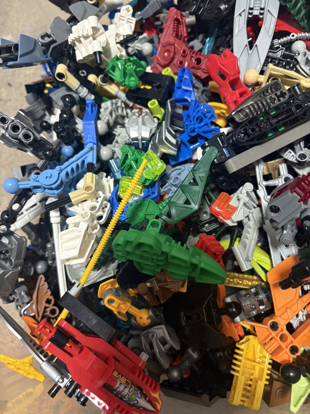 JOB LOT 250g (1/4 Kg) OF LEGO BIONICLE & HERO FACTORY ASSORTED PIECES Bundle 5