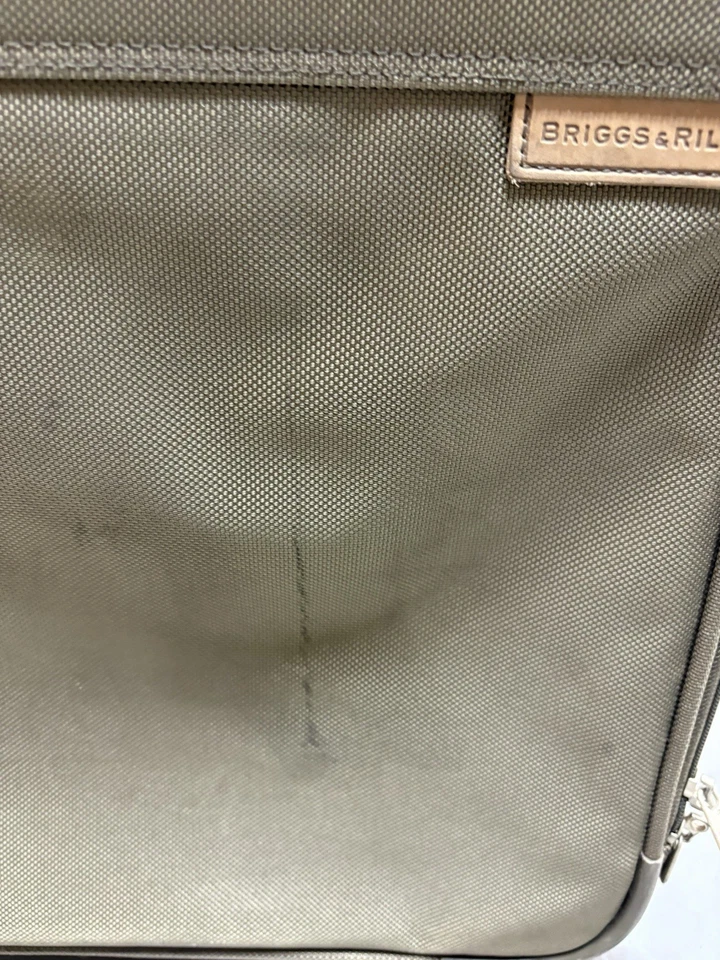 Mala Briggs & Riley 26” expansível 2 rodas Olive Baseline nylon 04-U24NX - Imagem 4 de 4