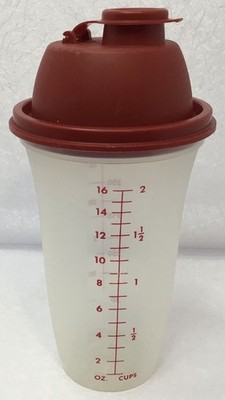 Tupperware Shaker Pre-owned With Wheel