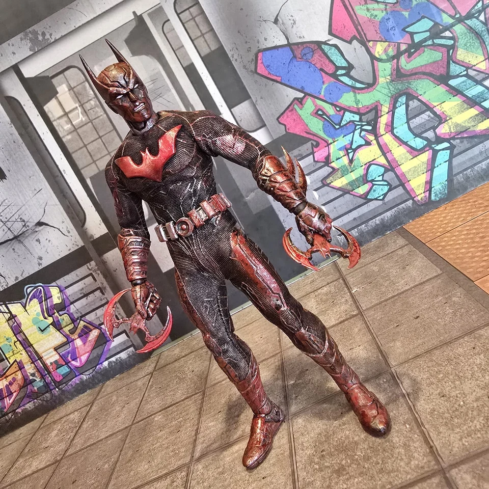 Mezco One 1:12 SDCC 2018 Batman Beyond Custom Battle Damage McFarlane Superman Foto 4 de 4