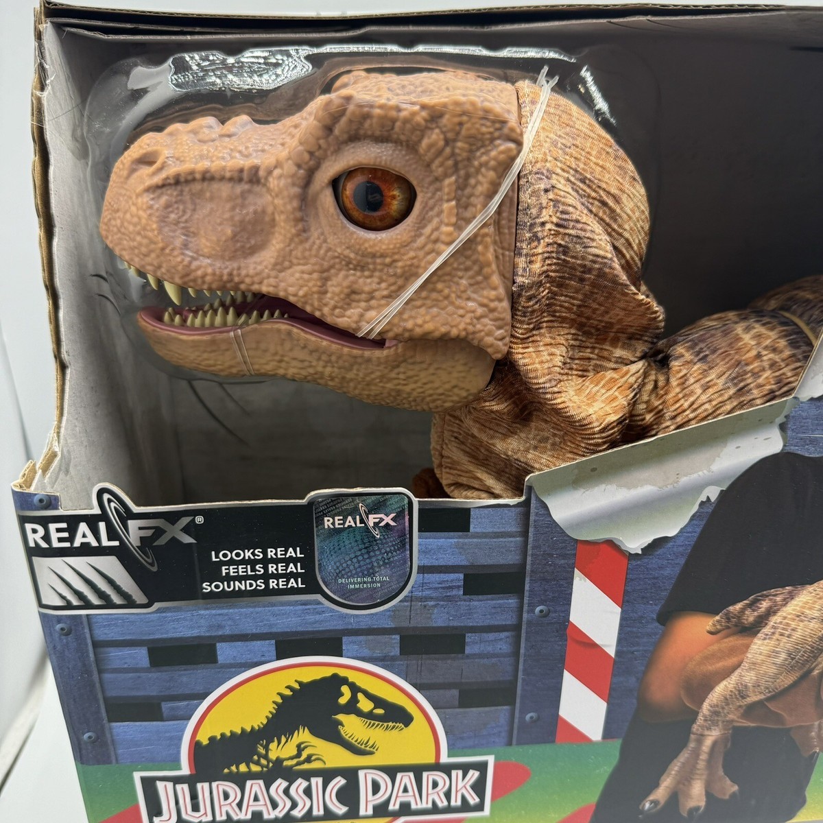 新品　ジュラシック・パーク リアルFX ベイビー T.REX ティラノサウルス 楽天市場】【送料無料】ジュラシックパーク T-レックス Real FX