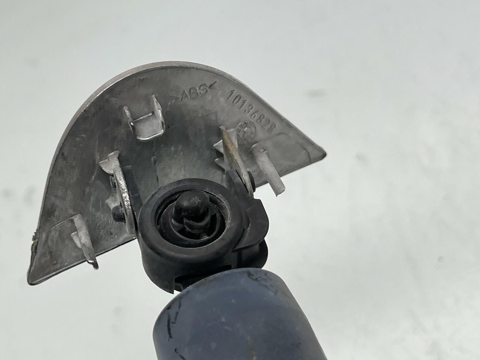 2007 Maserati Quattroporte LEFT HEAD LIGHT LAMP WASHER NOZZLE JET SPRAYER OEM