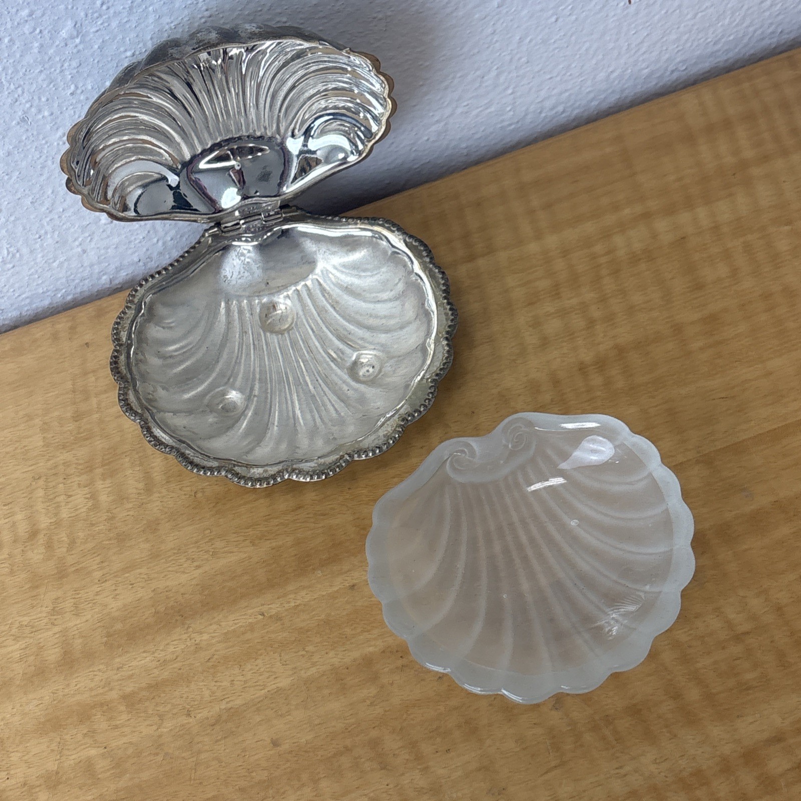 Vintage E & J Leek Silverplate Clamshell With Frosted Glass Liner Container