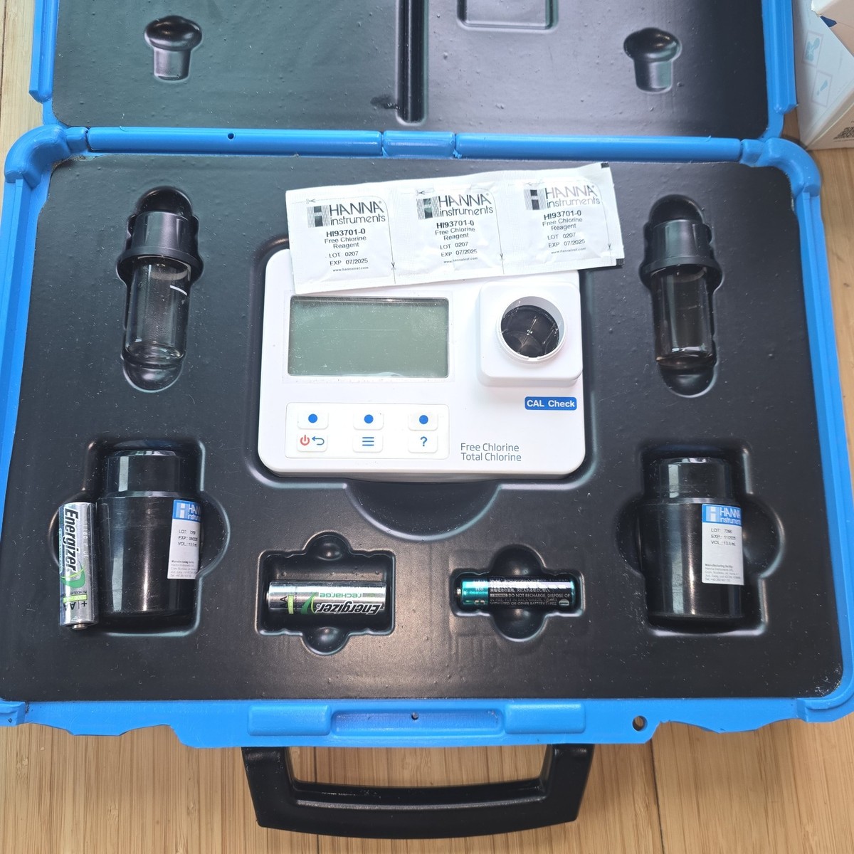 Hanna Instruments HI97711 Total and Free Chlorine Tester Complete