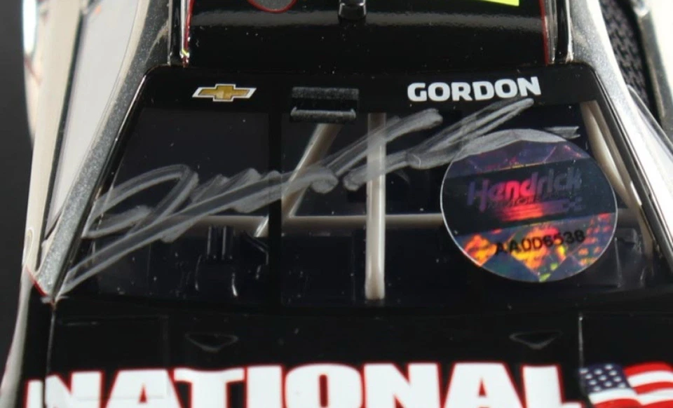 JEFF GORDON #24 2024 GUARDIA NACIONAL COLOR CROMO AUTOGRAFIADO COCHE #/78 CON CERTIFICADO DE AUTENTICIDAD Foto 3 de 4