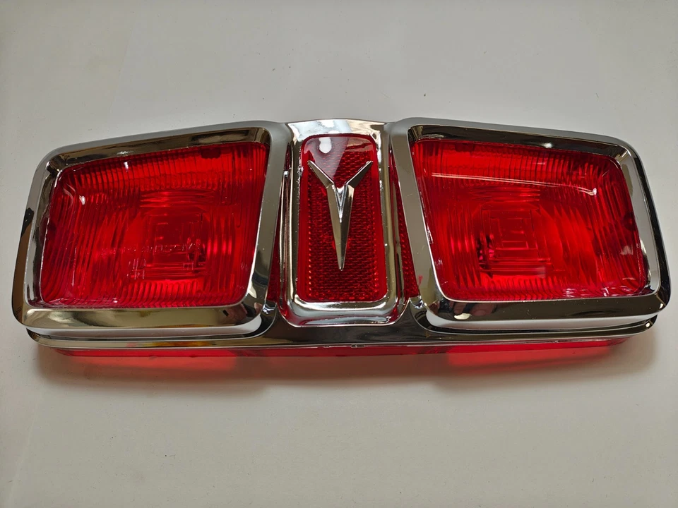 1964 Plymouth Fury Sport fury abajur traseiro direito lente cromada 2495212 NOS - Imagem 4 de 4