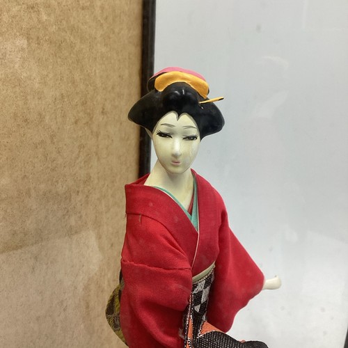 Vintage Japanese Geisha In Glass Case With Red Kimono - Picture 7 of 13