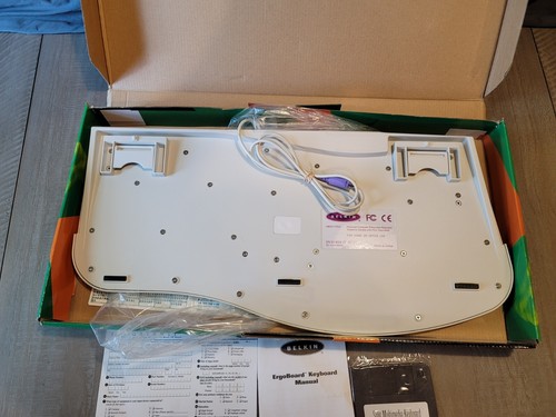 Vintage Belkin ERGOBOARD KEYBOARD PS/2 White F8E817-PS2 2001 Clicky 107 Split - Picture 10 of 12