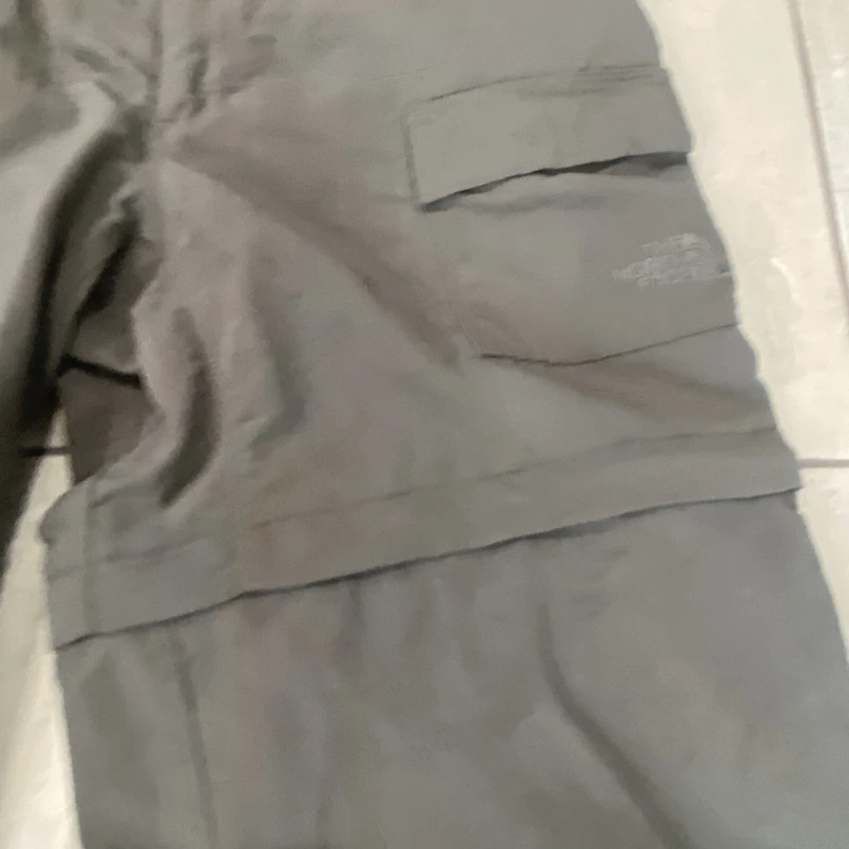 Pantalones Cortos Convertibles The North Face con Cremallera Talla 2 Reg Paramount Valley Gris Foto 4 de 4