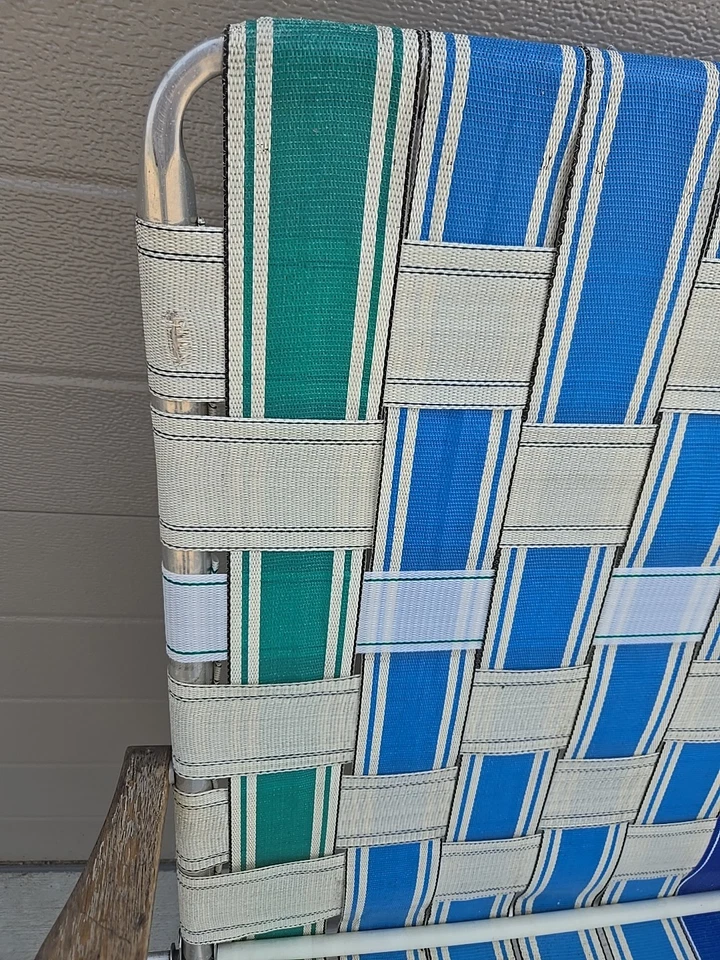 Silla de césped plegable vintage de aluminio palmeado verde, azul y blanco Foto 2 de 4