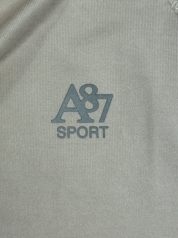 Camiseta Aeropostale Sport A87 para mujer beige mediana manga corta dobladillo dividido elástica Foto 4 de 4