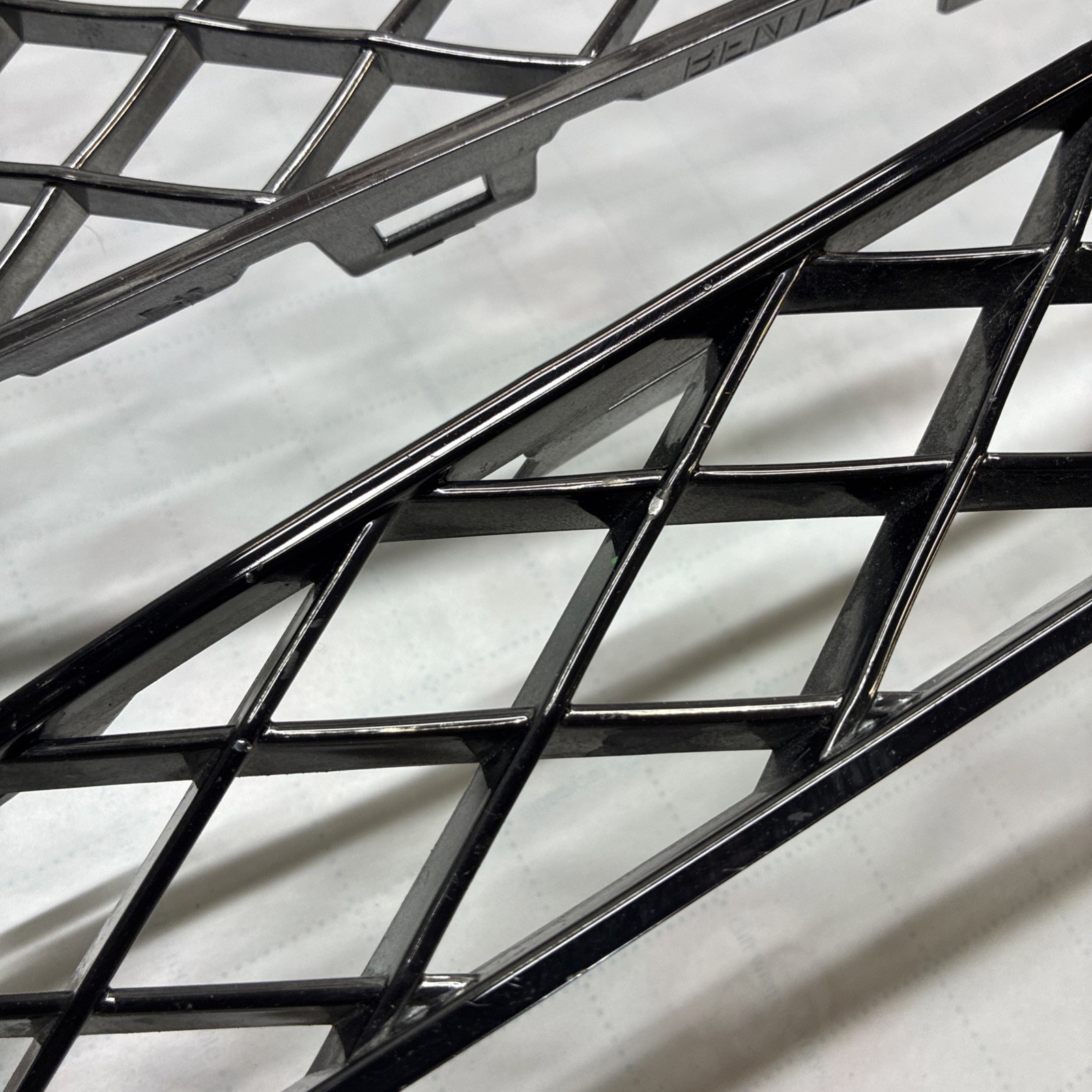 2016-17 Bentley Continental Gt Front Bumper Grille.