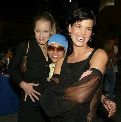 Rachel Skarsten Ashley Scott Birds of Prey with Pablo Santos Greet- Old Photo
