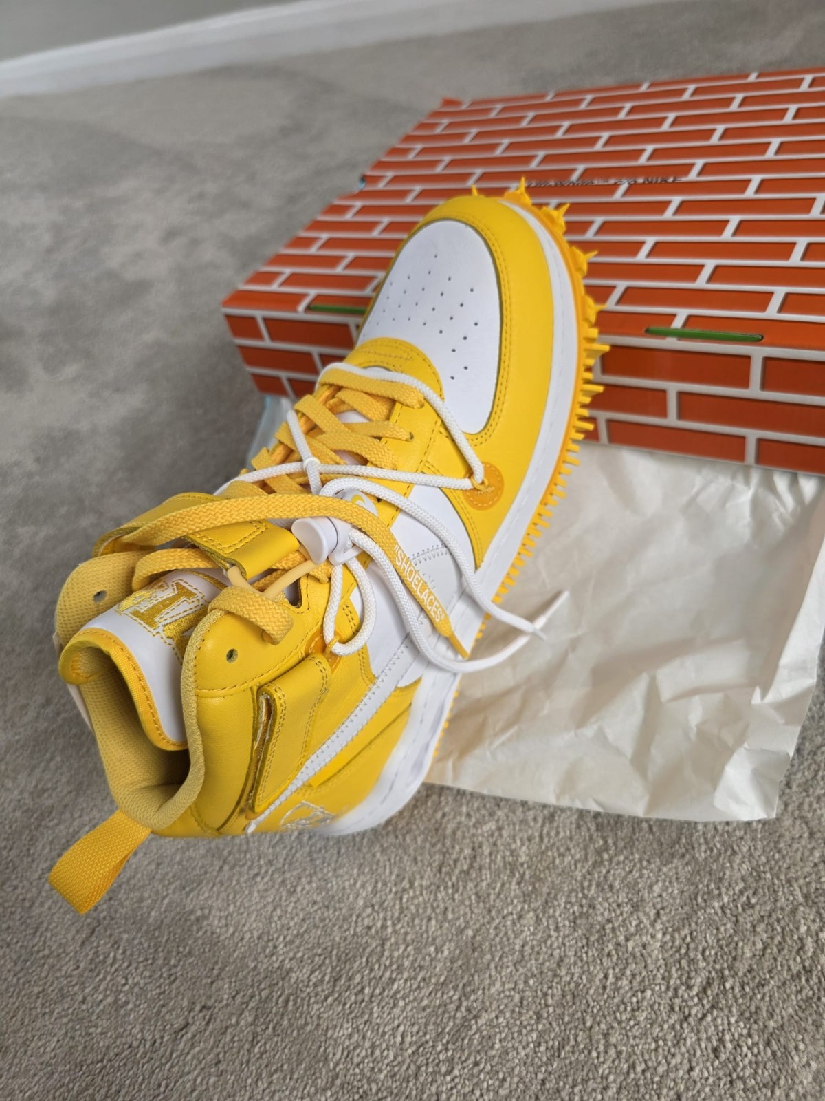 OFF WHITE X NIKE Off White™ x Nike Air Force 1 Mid "White And Varsity Maize" UK10