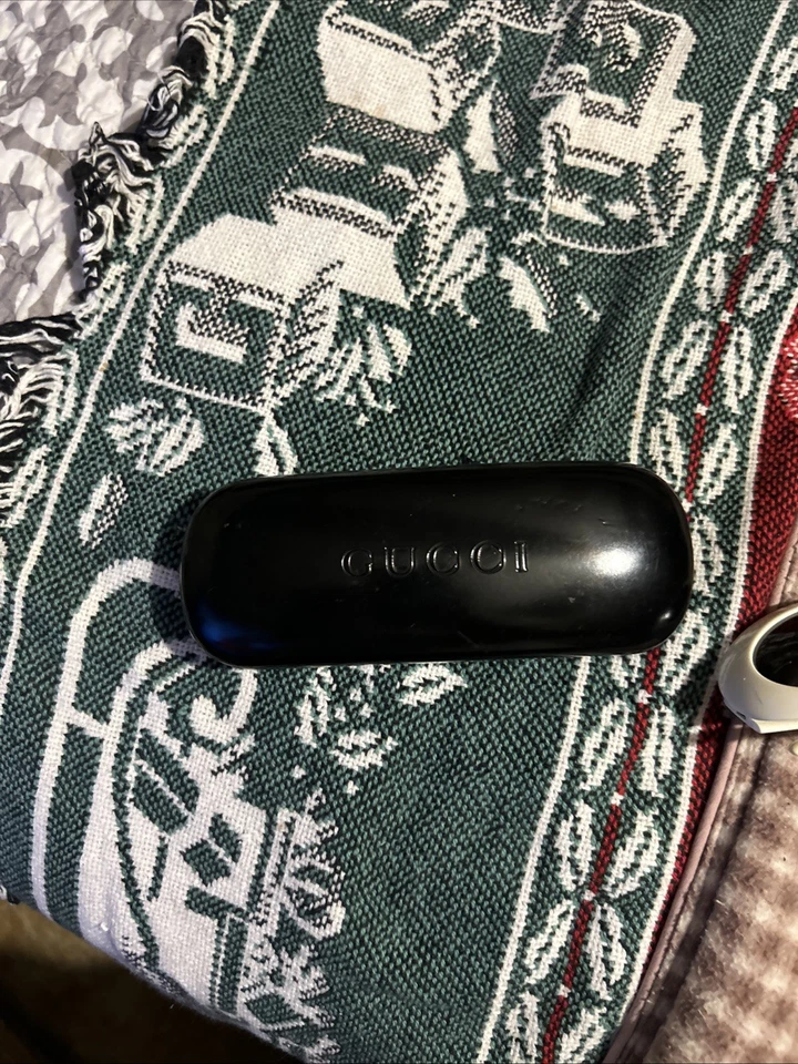 Gafas de sol Gucci blancas con montura ovalada hechas en Italia con estuche Foto 3 de 4