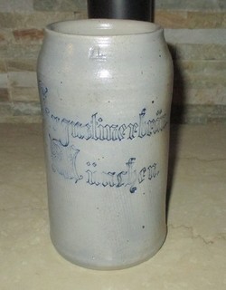 Alter 1 Liter Bierkrug Steinkrug Augustinerbräu München geritzt !