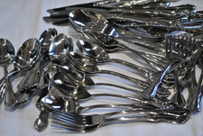 ONEIDACRAFT DELUXE STAINLESS FLATWARE "CHATEAU" (64) PC SET SERVICE FOR 12