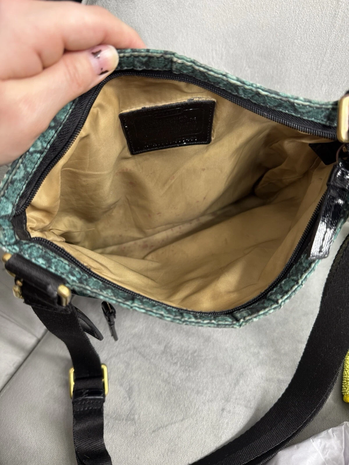 Borsa a tracolla Coach stampa serpente smeraldo tracolla regolabile F77481