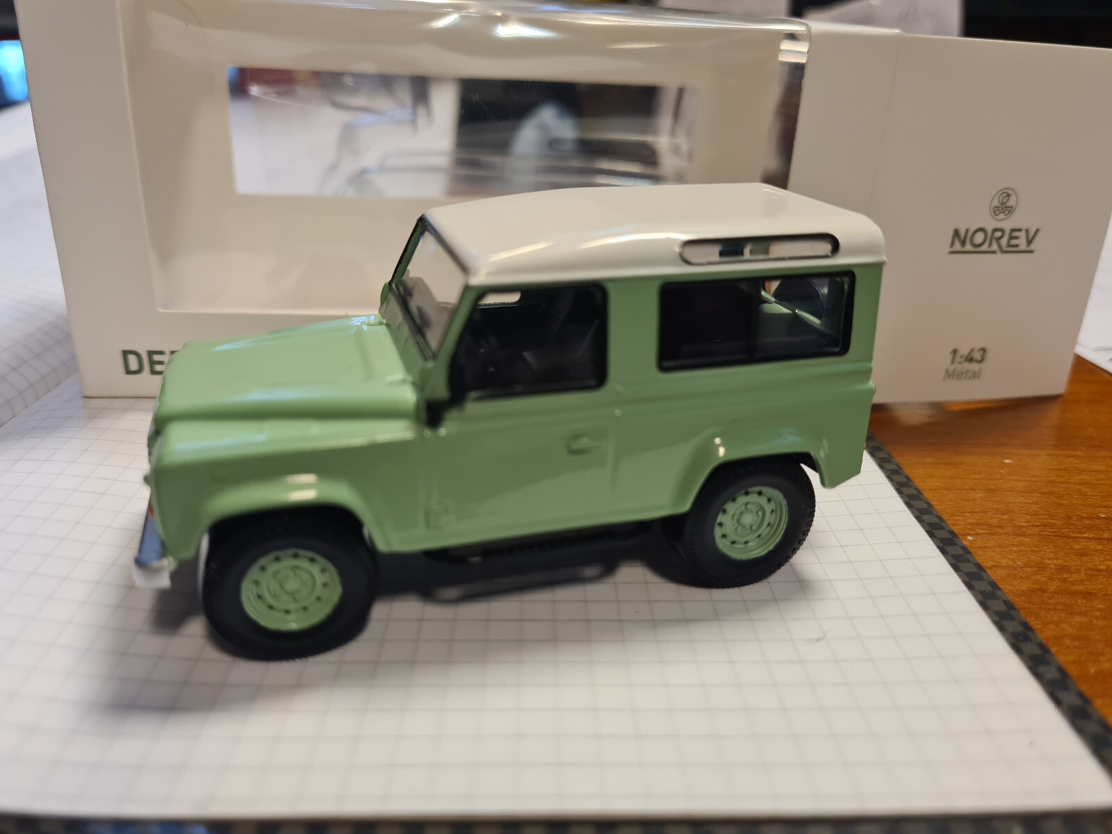 Norev Land Rover Defender 1995 1:43 845106