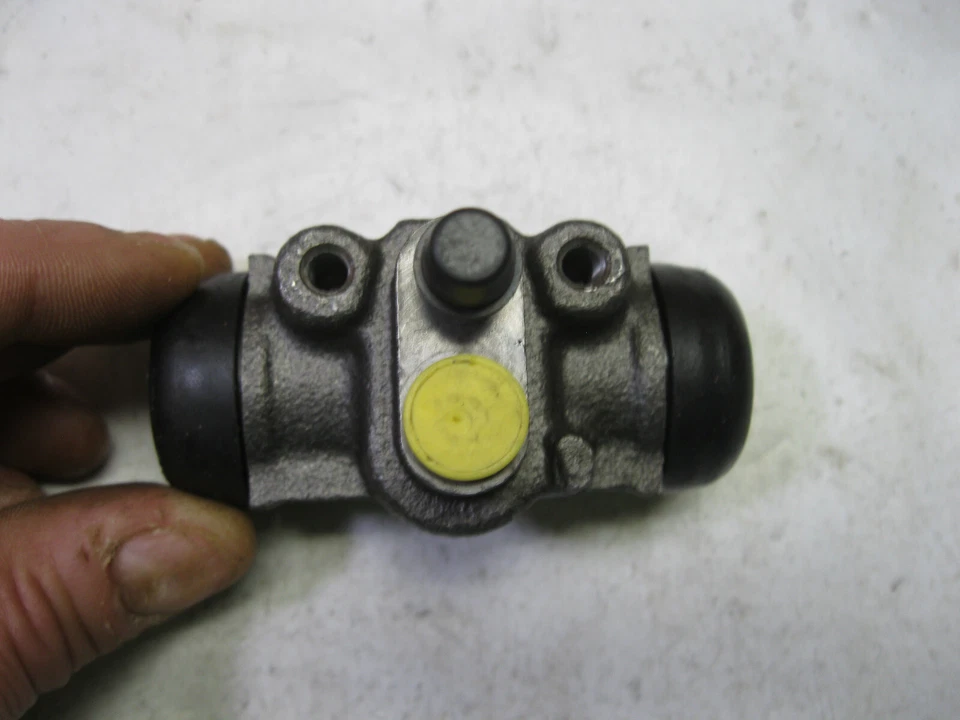 Drum Brake Wheel Cylinder Motorcraft BRWC-44 YL8Z-2261-BB Foto 3 de 4