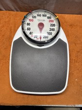 DWN  Taylor Professional Large Platform Mechanical Scale 330 Pounds 5 Markers