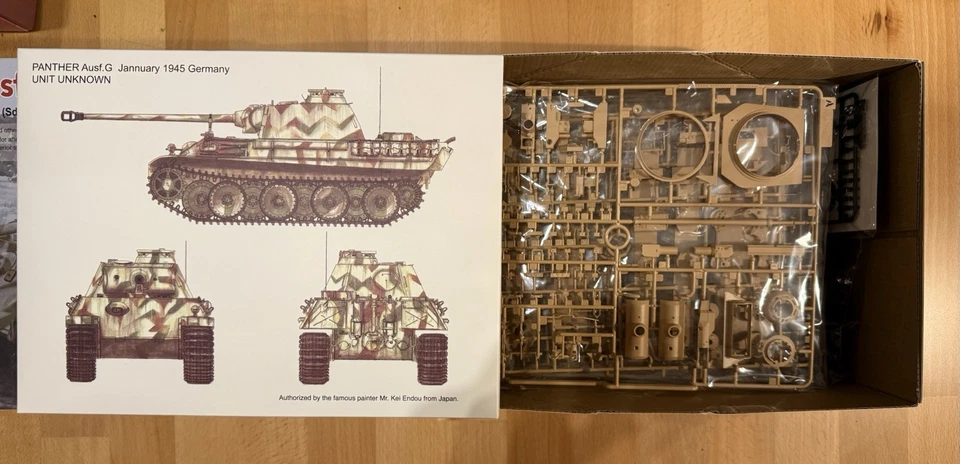 Rye Field Model 1/35 WWII Tank Model Kit con interni e parti trasparenti - Immagine 3 di 4