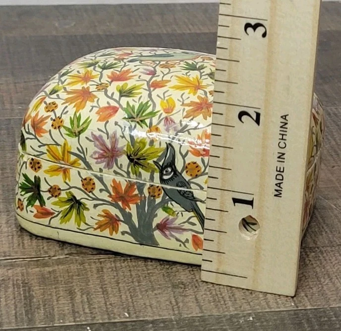 INDIAN KASHMIR PAINTED PAPIER MACHE TRINKET BOX   - Image 3 of 4