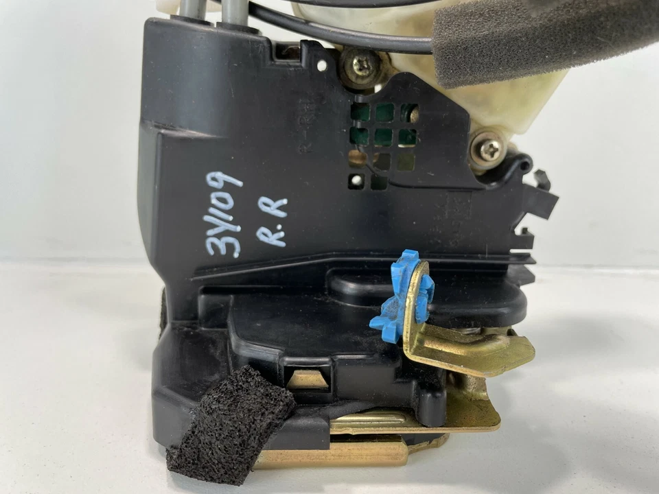 Actuador de pestillo de cerradura de puerta lateral derecha trasera Infiniti G35 2003-2004 OEM, 80552AL500 Foto 2 de 4