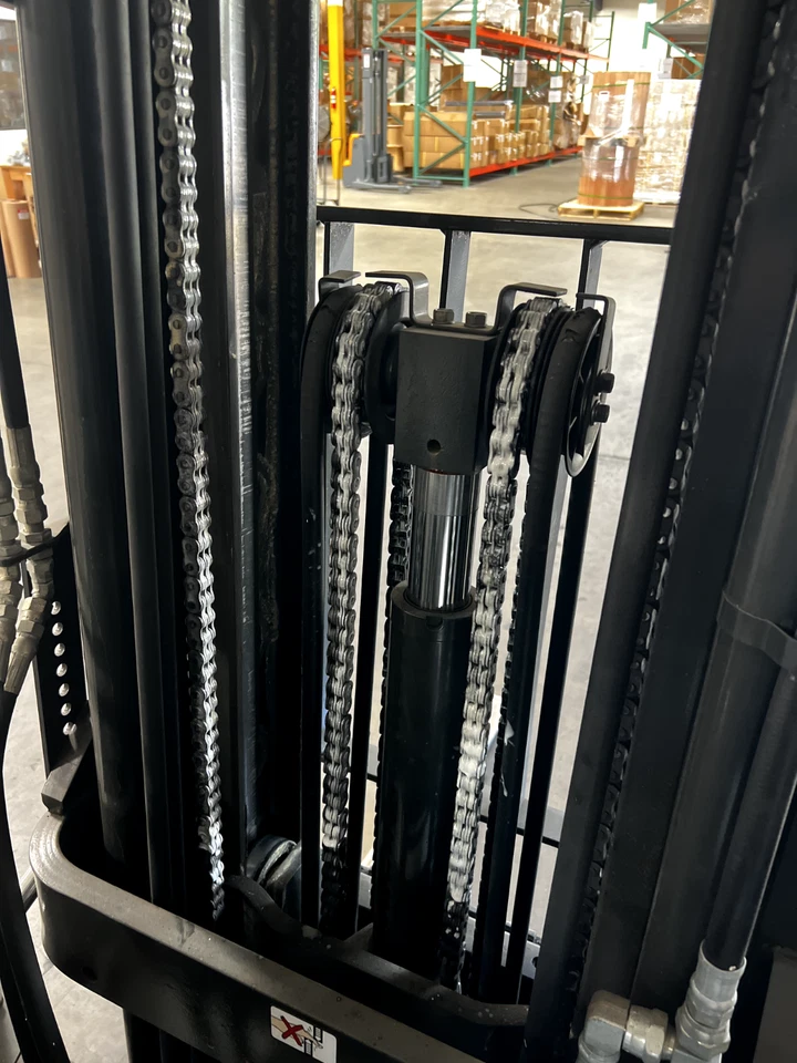 2016 Nissan AF35LP Forklift – 3500 LB Capacity – Triple Stage Mast 187” Lift – P - Image 3 of 4