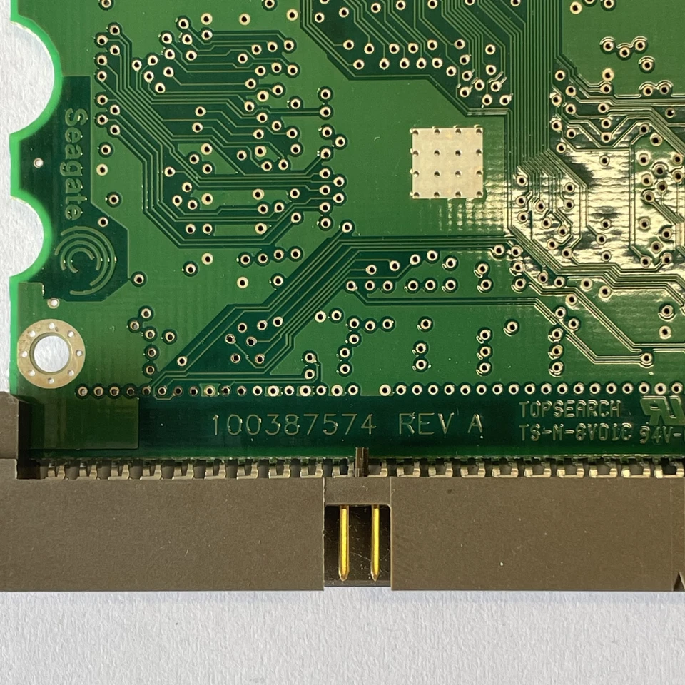 Seagate ST3200820A 3.5" IDE HDD PCB Board 100387574 REV A FW 3.AAC 9BJ03F-300 - Image 2 of 4