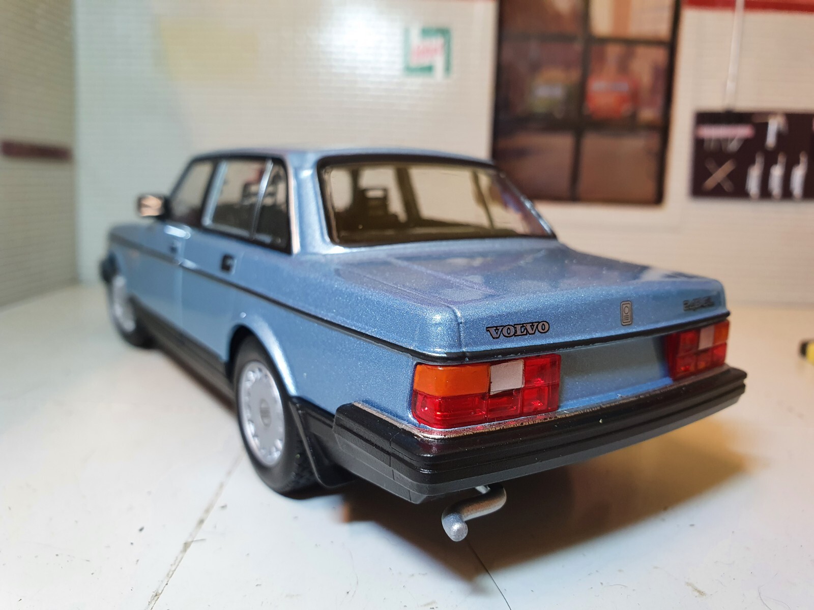KOVOVÉ a RESIN MODELY | Volvo 240 GL - Gold WELLY 1:24 KOVOVÉ a RESIN MODELY | Volvo 240 GL - Gold WELLY 1:24