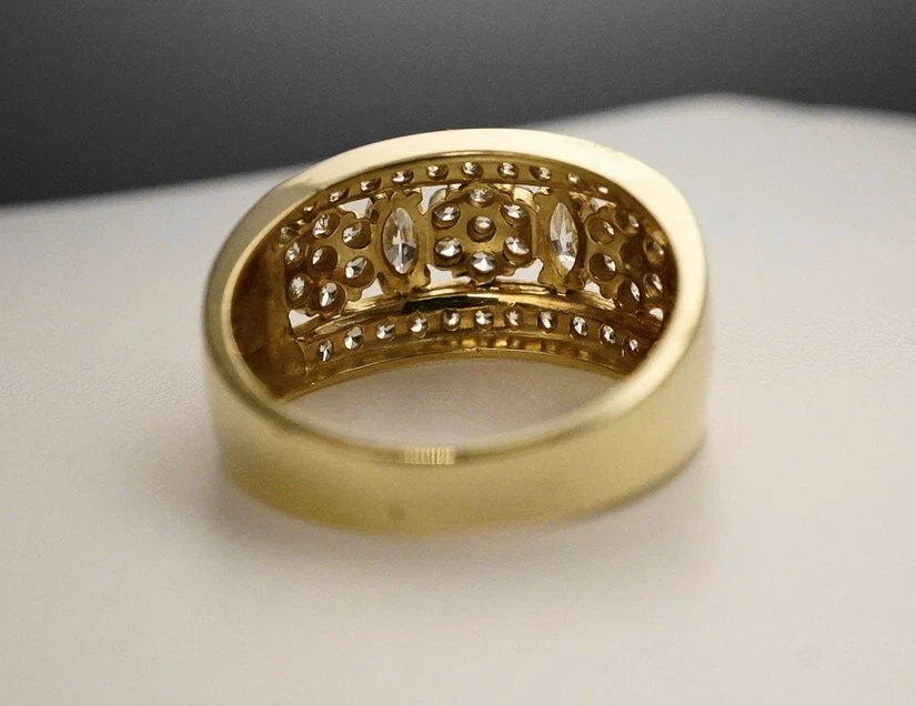 14k yellow gold Cubic Zirconia Ring Band size 8 - Image 3 of 4