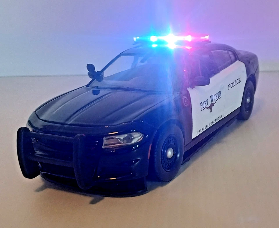 Fort Worth Texas Police 2023 MotorMax Dodge Charger luces de trabajo, nuevo en caja Foto 3 de 4