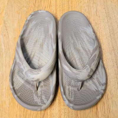 Crocs Unisex Mellow Marbled Recovery Flip Flop Sandals Women's Sz 7 Men's Sz 5