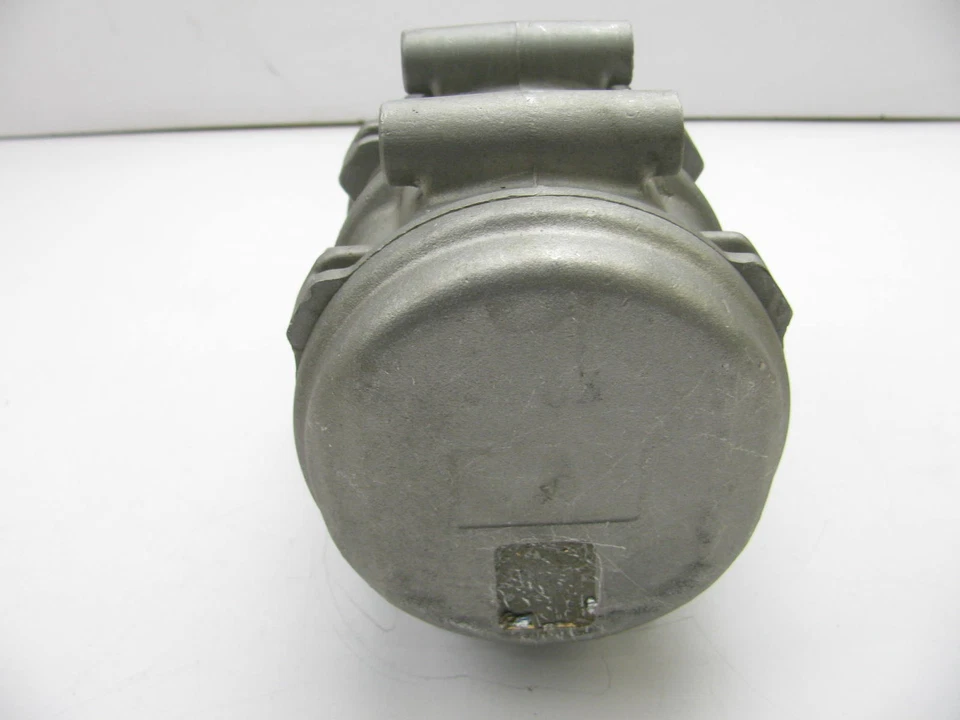 Compresor de aire acondicionado Motorcraft YC-36 OEM Ford E43Z-19703-C 1984-1986 Escort, tempo Foto 2 de 4