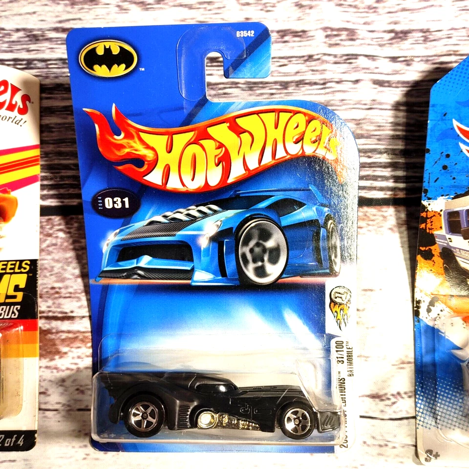 Lote de 5 vehículos a escala 1/64. Cuatro Hot Wheels y una caja de fósforos. 2003-2011. Foto 3 de 4