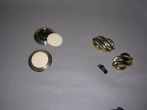 1980s Vintage 7 Pair (14+extra) Shoe Decorative Clips Embellishment Red Gold ETC - Picture 4 of 8