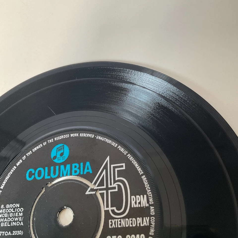 The Shadows – Out of The Shadows No. 2 7″ EP 1963 Columbia SEG8249 VG+/VG+ Foto 3 de 4