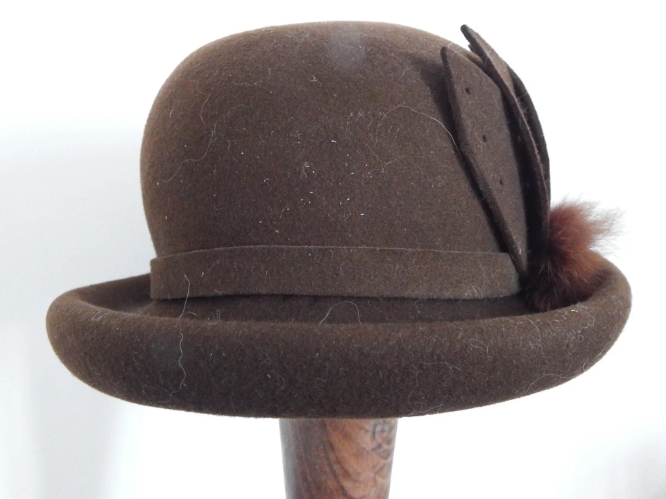 Ravissant chapeau forme cloche à bord relevé en feutre marron - Photo 3/3