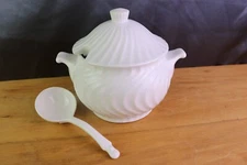 Vintage 3 pc Soup Tureen Serving Bowl Lid Ladle White Swirl Pottery Japan