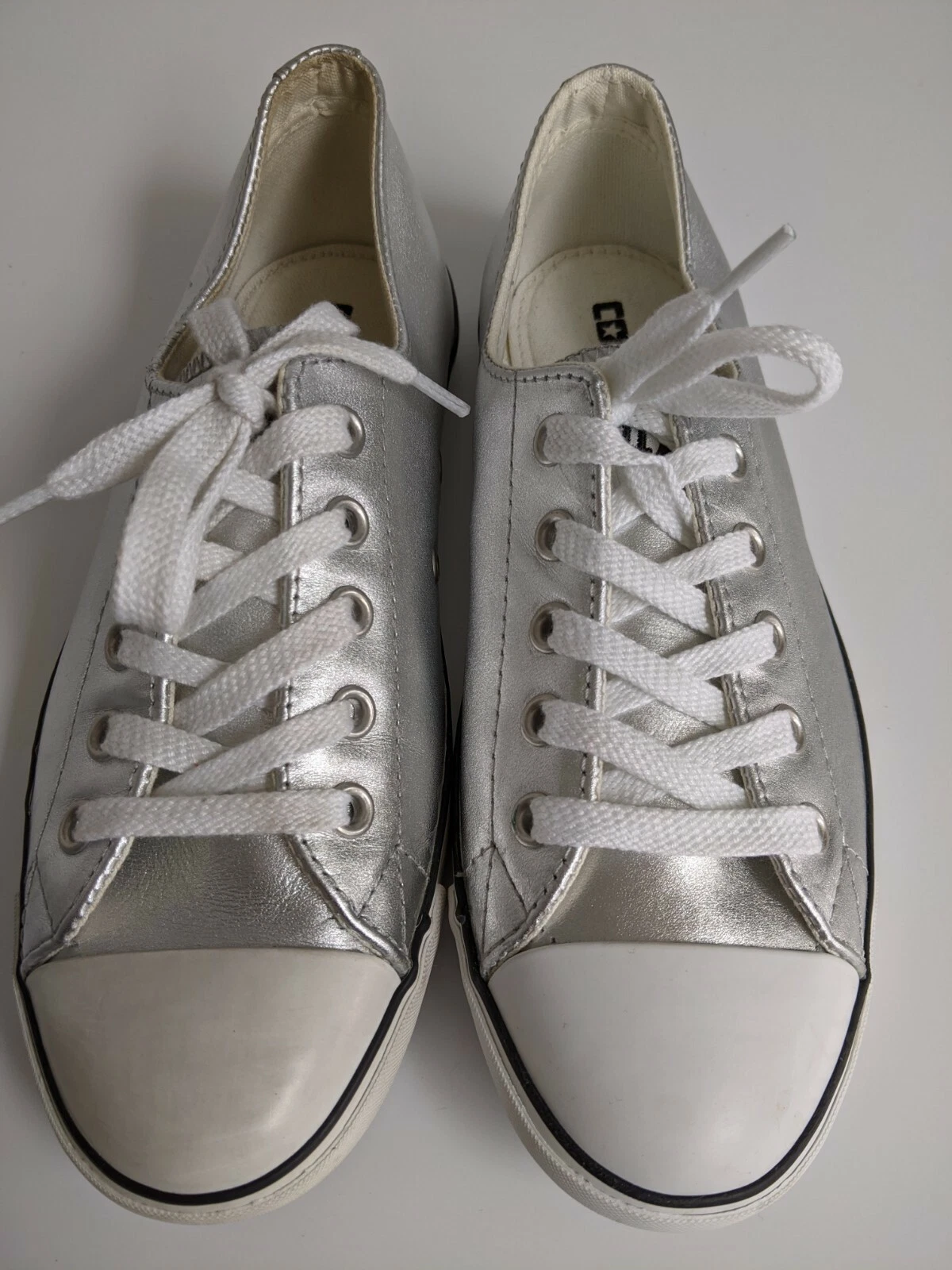 Nuove scarpe da ginnastica Converse piatte da donna nel Regno Unito 4: colore argento e bianco
