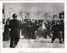1952 Press Photo Japanese Police Battle May Day Rioters in Tokyo - pim13799