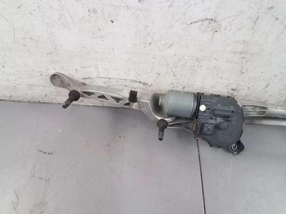 2011 Mercedes Benz AMG E 63 Windshield Wiper Motor / Arms #8509 H5 - Image 4 of 4