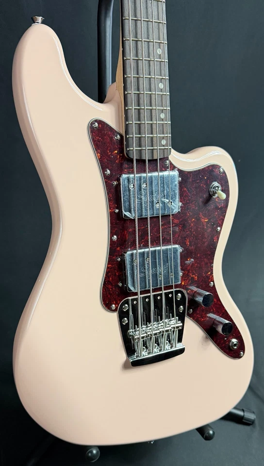 Bajo Squier FSR Paranormal Rascal de 4 cuerdas carcasa acabado rosa (590) Foto 3 de 4